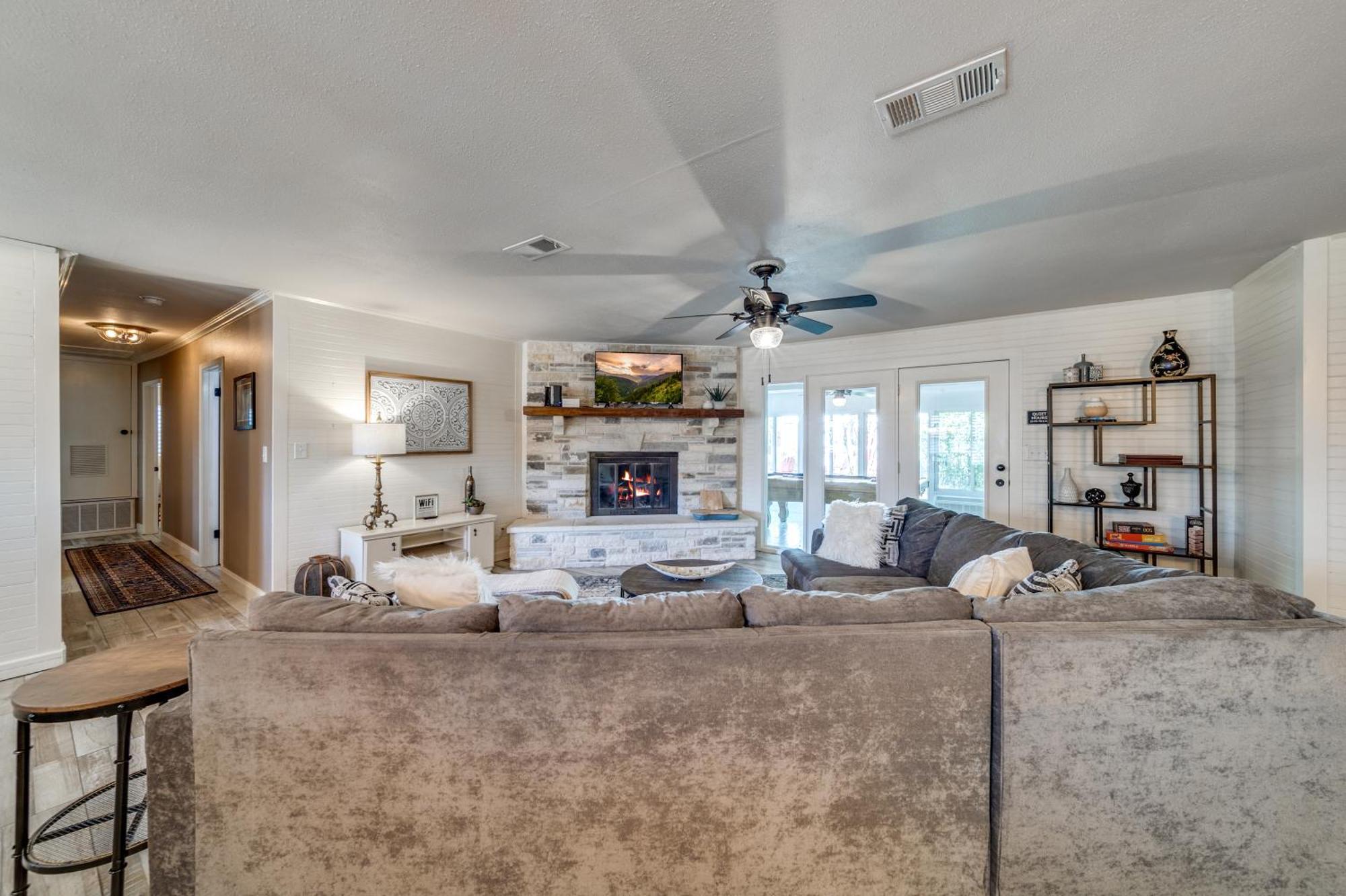 Charming Pet Friendly 4 Bdrm Home Mins To Main St And Wineries Fredericksburg Luaran gambar