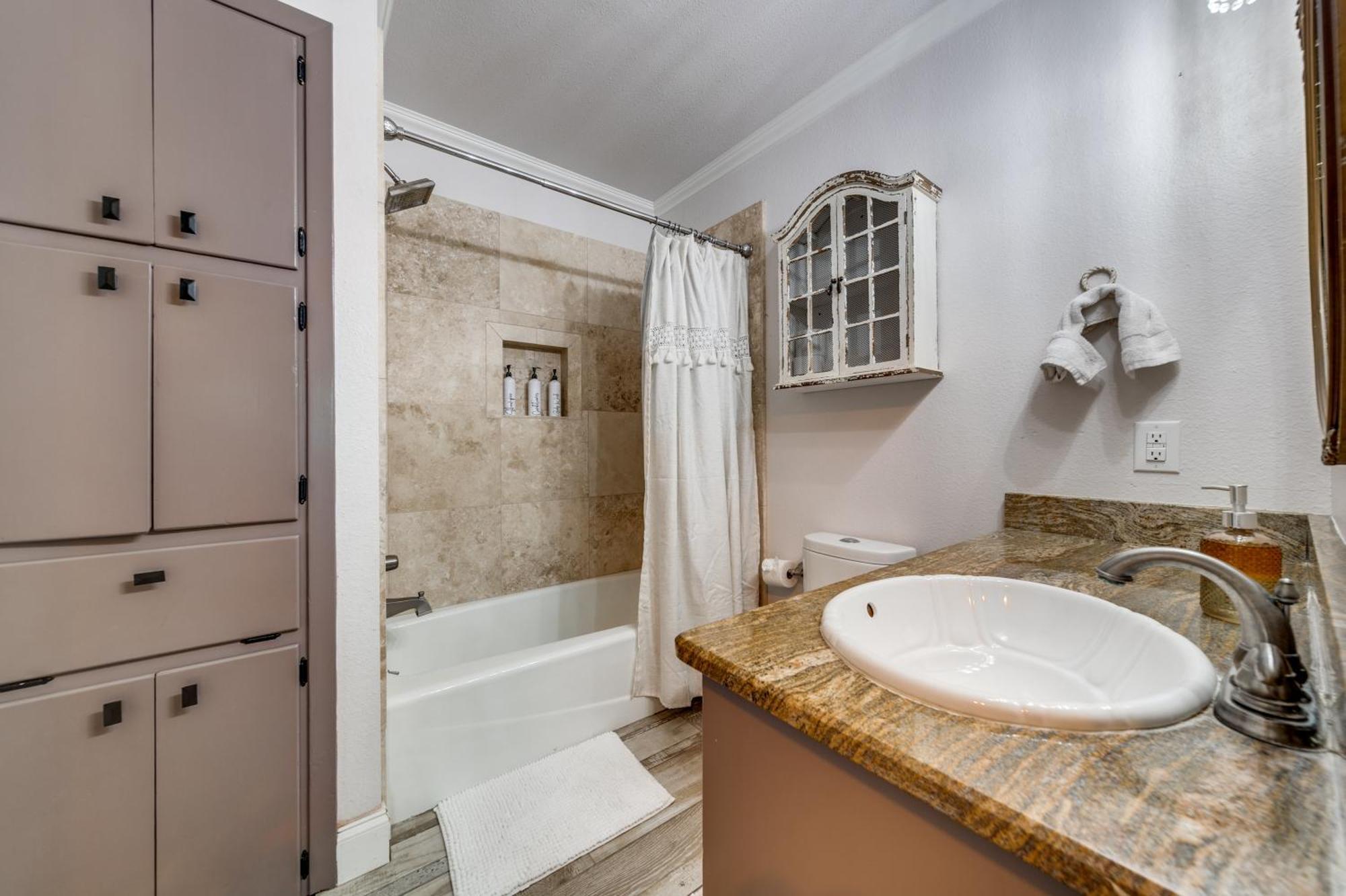 Charming Pet Friendly 4 Bdrm Home Mins To Main St And Wineries Fredericksburg Luaran gambar